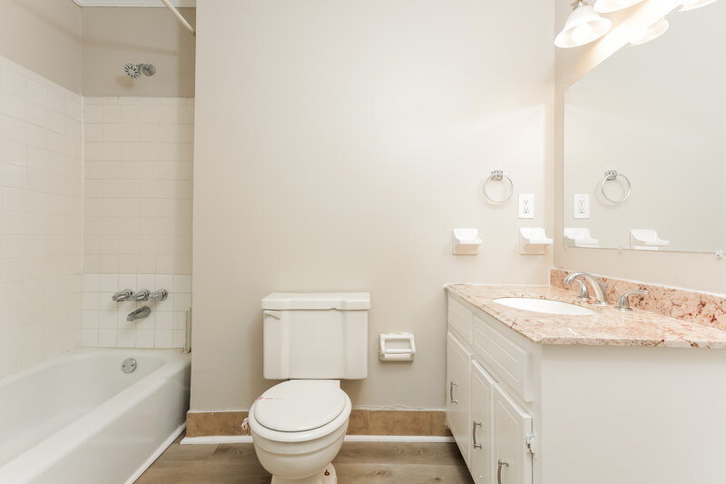 1,705/Mo, 8173 Creek St Jonesboro, GA 30236 Main Bathroom View