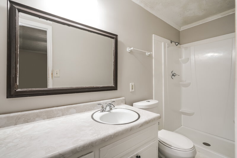 2,630/Mo, 6166 Queens Rd Douglasville, GA 30135 Main Bathroom View