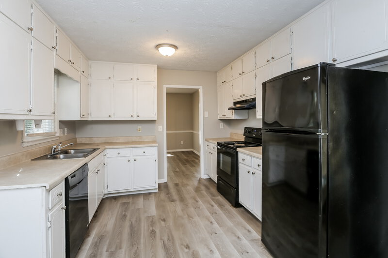 1,940/Mo, 4019 Burnside Lane Lilburn, GA 30047 Kitchen View