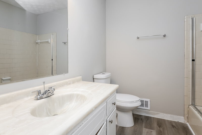 1,940/Mo, 4019 Burnside Lane Lilburn, GA 30047 Main Bathroom View