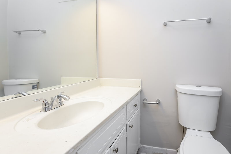 1,940/Mo, 4019 Burnside Lane Lilburn, GA 30047 Bathroom View