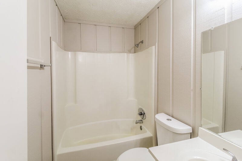 1,665/Mo, 2861 Panther Court Rex, GA 30273 Main Bathroom View