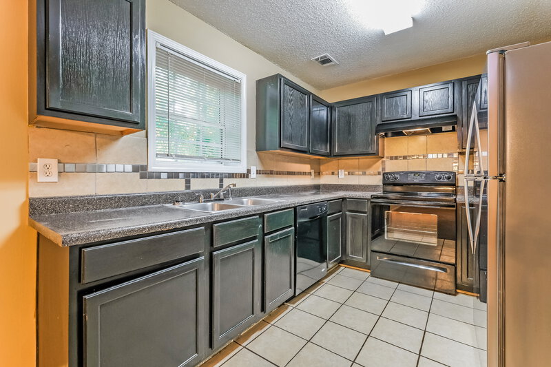 1,675/Mo, 6792 Mahonia Place Lithonia, GA 30038 Kitchen View
