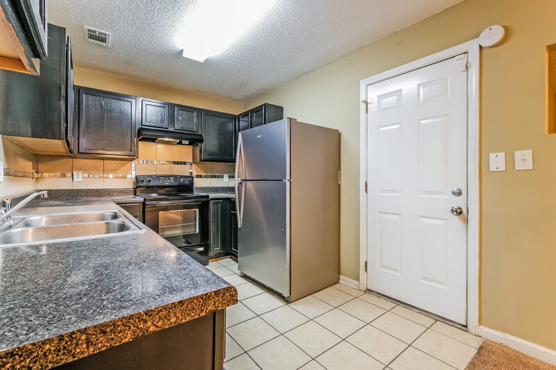 1,675/Mo, 6792 Mahonia Place Lithonia, GA 30038 Kitchen View 2