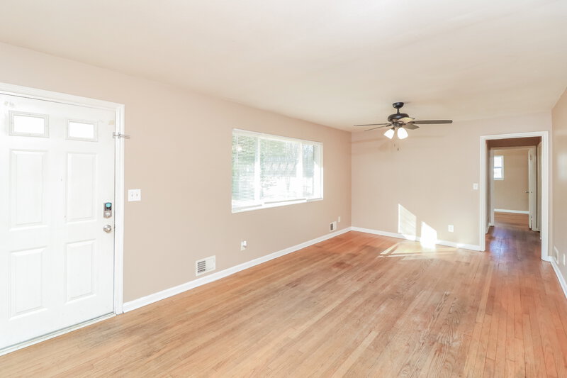 1,490/Mo, 3711 West County Line Road Douglasville, GA 30134 Living Room View