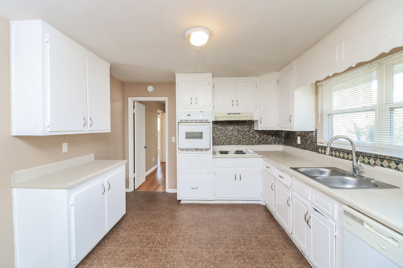 1,490/Mo, 3711 West County Line Road Douglasville, GA 30134 Kitchen View 2