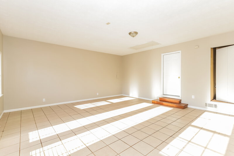 1,865/Mo, 30 Meadows Court McDonough, GA 30253 Living Room View 2