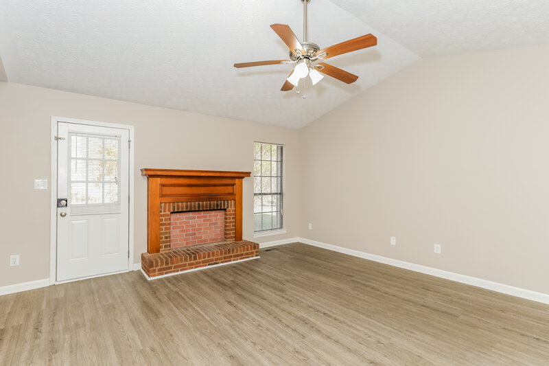 1,865/Mo, 30 Meadows Court McDonough, GA 30253 Living Room View 3