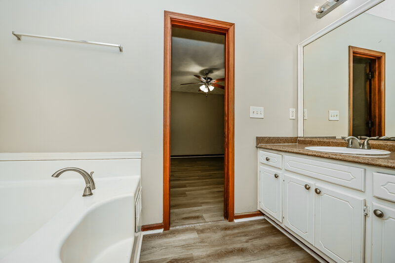 1,765/Mo, 30 Meadows Court McDonough, GA 30253 Main Bathroom View 2
