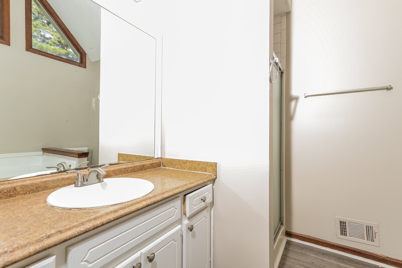 1,865/Mo, 30 Meadows Court McDonough, GA 30253 Main Bathroom View