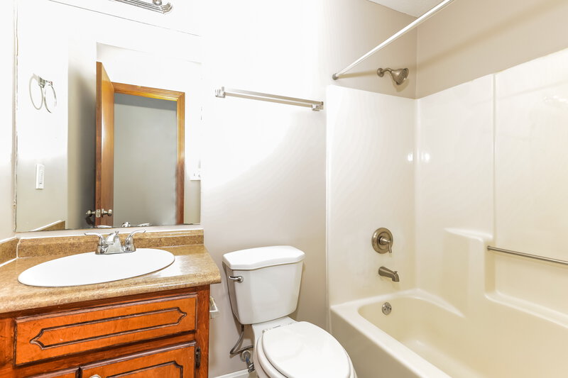 1,865/Mo, 30 Meadows Court McDonough, GA 30253 Bathroom View