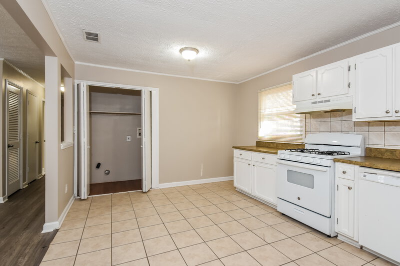 1,495/Mo, 4117 Forest Court Douglasville, GA 30135 Kitchen View