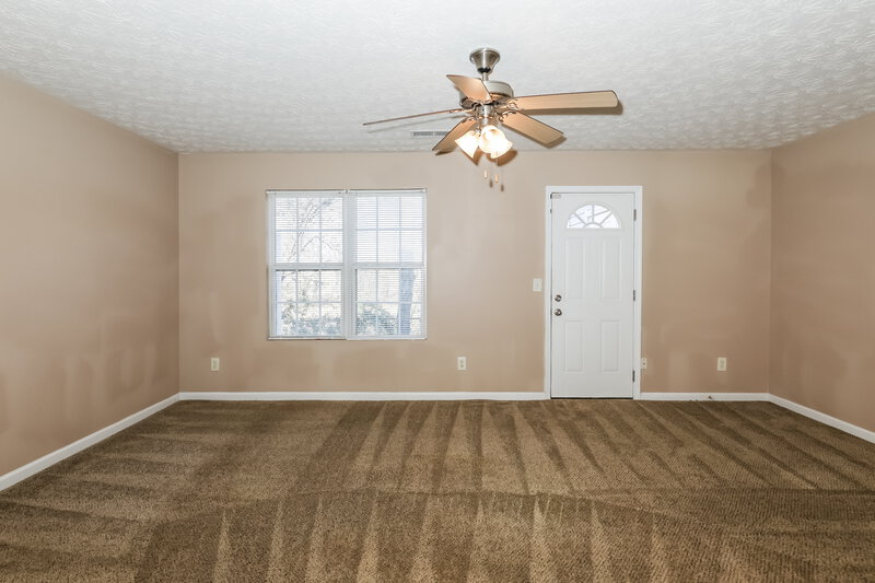 1,450/Mo, 1870 Grove Way Hampton, GA 30228 Living Room View
