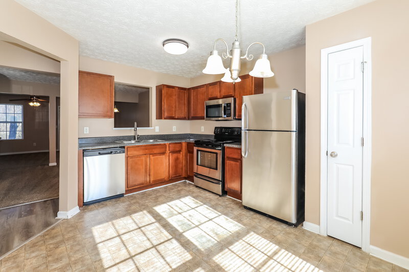 1,450/Mo, 1870 Grove Way Hampton, GA 30228 Kitchen View 2