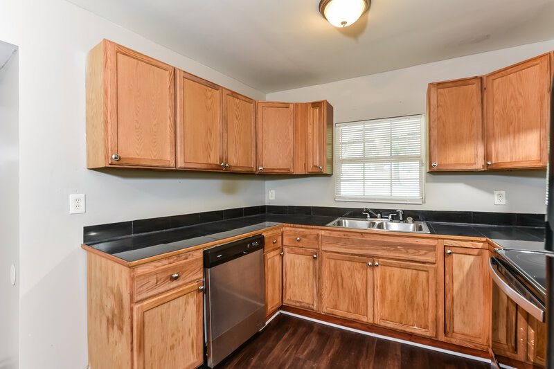 0/Mo, 2783 McAfee Road Decatur, GA 30032 Kitchen View