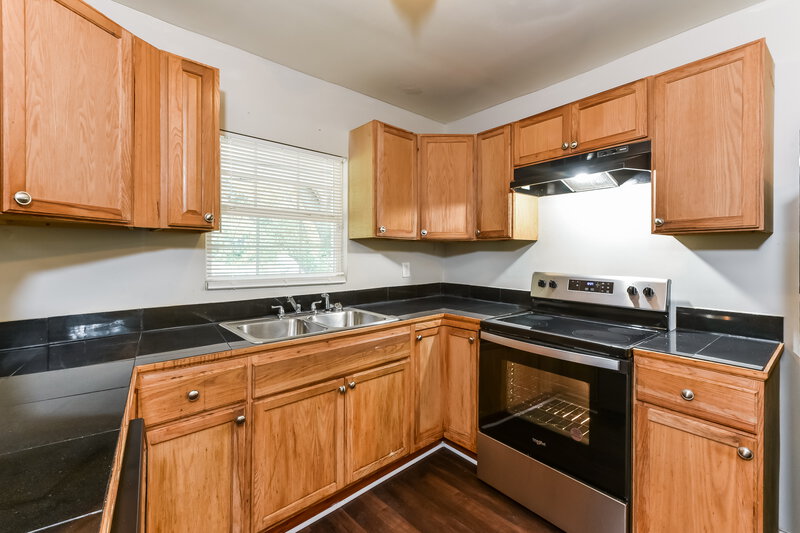 0/Mo, 2783 McAfee Road Decatur, GA 30032 Kitchen View 2