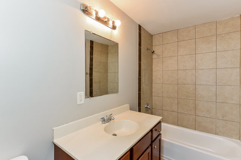 0/Mo, 2783 McAfee Road Decatur, GA 30032 Main Bathroom View 2