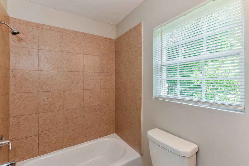 0/Mo, 2783 McAfee Road Decatur, GA 30032 Bathroom View 2