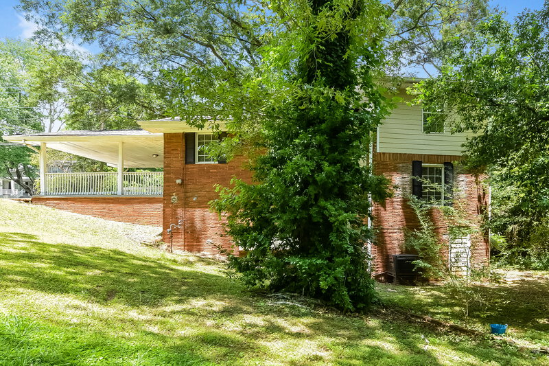 0/Mo, 2783 McAfee Road Decatur, GA 30032 Rear View