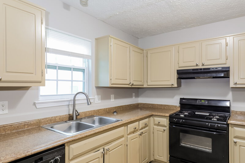 1,535/Mo, 960 Maple Leaf Ridge Jonesboro, GA 30238 Kitchen View 2