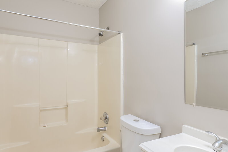 1,535/Mo, 960 Maple Leaf Ridge Jonesboro, GA 30238 Bathroom View