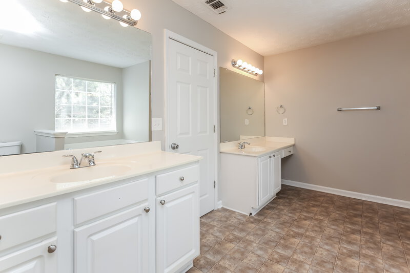 2,190/Mo, 2395 Hamilton Parc Lane Buford, GA 30519 Main Bathroom View