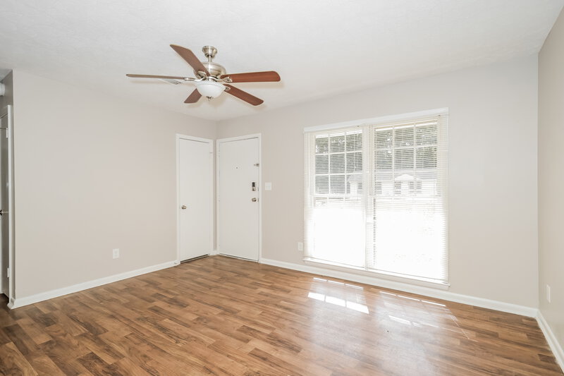 1,505/Mo, 635 Roxbury Drive Riverdale, GA 30274 Living Room View