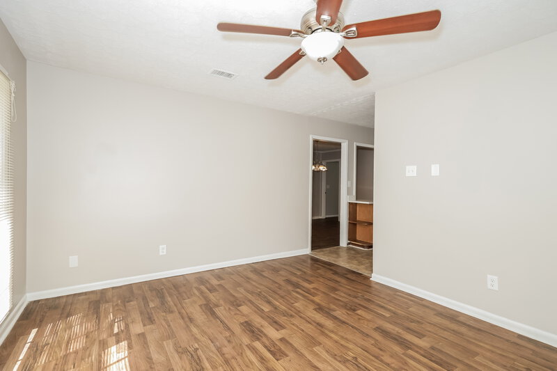 1,505/Mo, 635 Roxbury Drive Riverdale, GA 30274 Living Room View 2