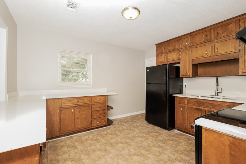 1,505/Mo, 635 Roxbury Drive Riverdale, GA 30274 Kitchen View 2