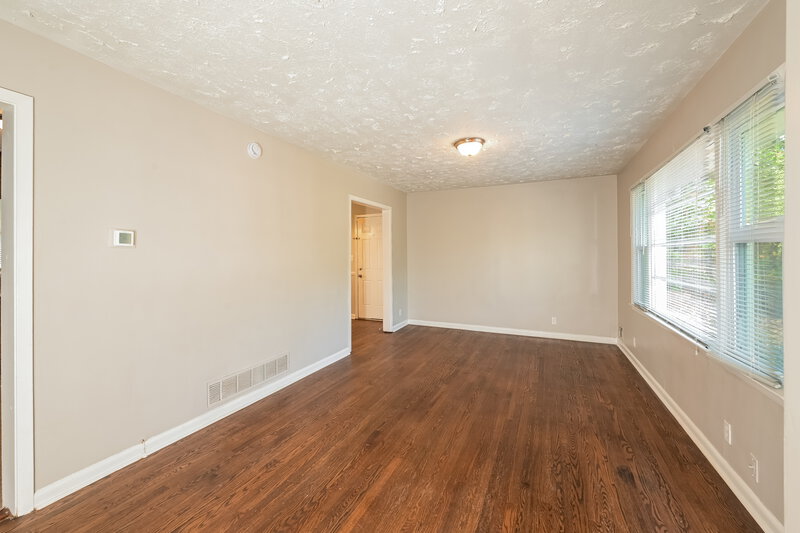 1,780/Mo, 2407 Oakridge Court Decatur, GA 30032 Living Room View