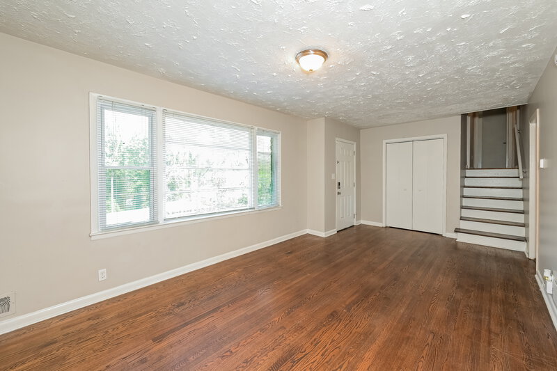 1,780/Mo, 2407 Oakridge Court Decatur, GA 30032 Living Room View 2