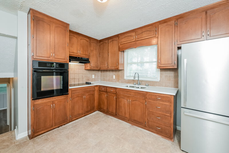 1,780/Mo, 2407 Oakridge Court Decatur, GA 30032 Kitchen View