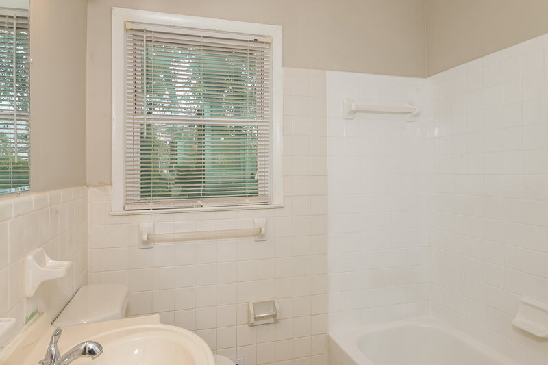 1,780/Mo, 2407 Oakridge Court Decatur, GA 30032 Bathroom View