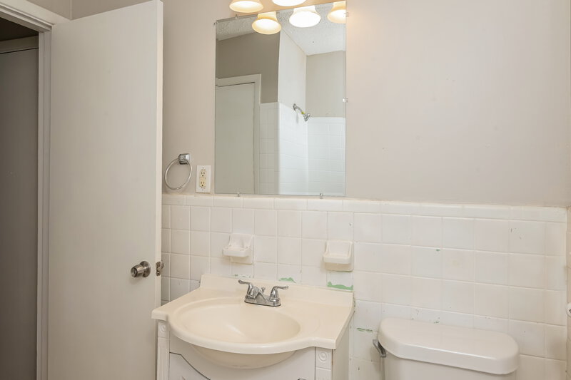 1,780/Mo, 2407 Oakridge Court Decatur, GA 30032 Bathroom View 2