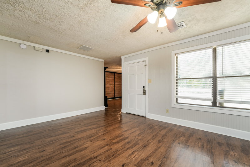 1,645/Mo, 7970 Norris Lake Road Snellville, GA 30039 Living Room View