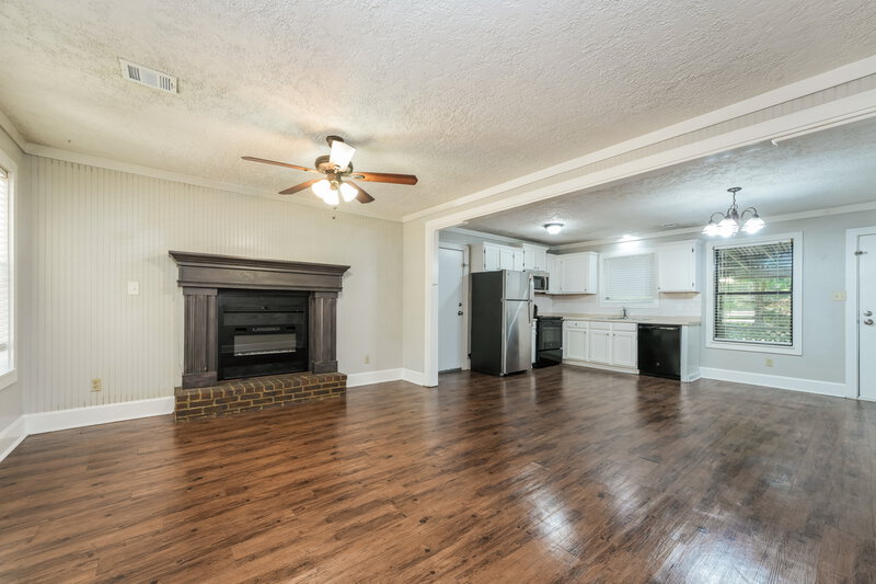 1,645/Mo, 7970 Norris Lake Road Snellville, GA 30039 Living Room View 2
