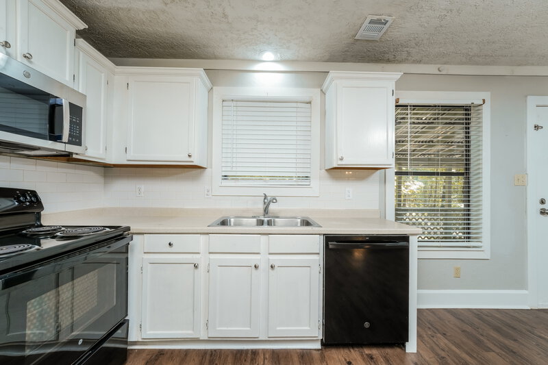 1,645/Mo, 7970 Norris Lake Road Snellville, GA 30039 Kitchen View