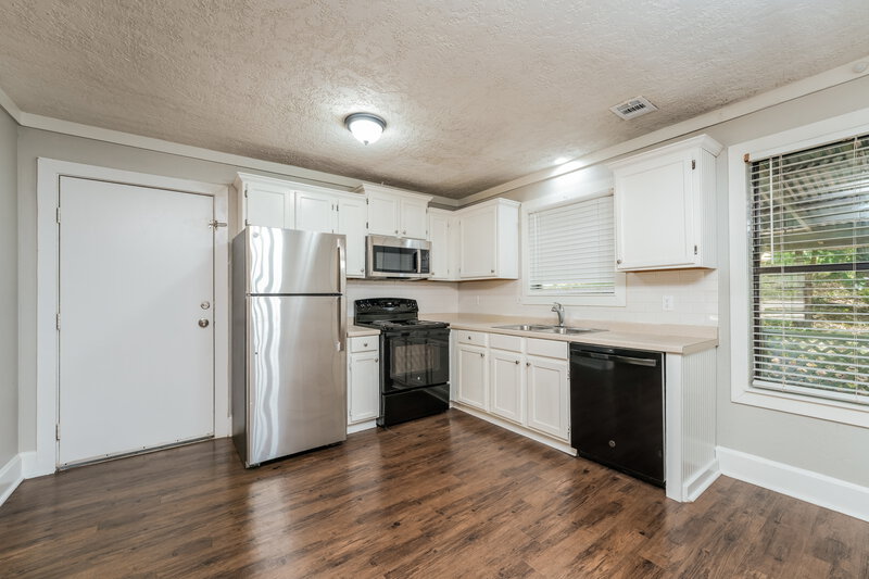 1,645/Mo, 7970 Norris Lake Road Snellville, GA 30039 Kitchen View 2