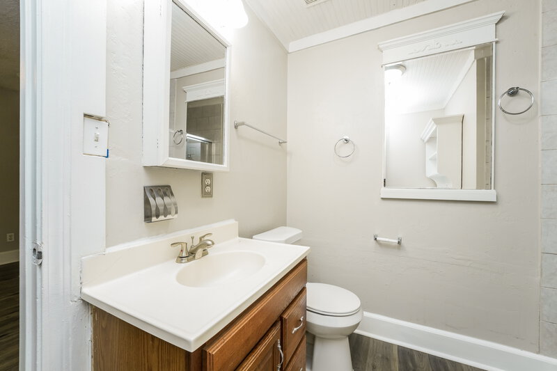 1,645/Mo, 7970 Norris Lake Road Snellville, GA 30039 Main Bathroom View
