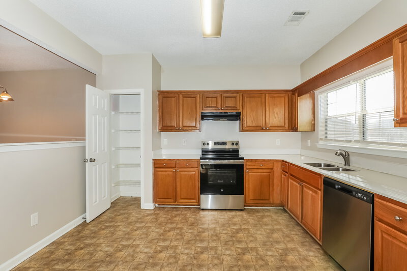 1,645/Mo, 2497 Brianna Drive Hampton, GA 30228 Kitchen View 2