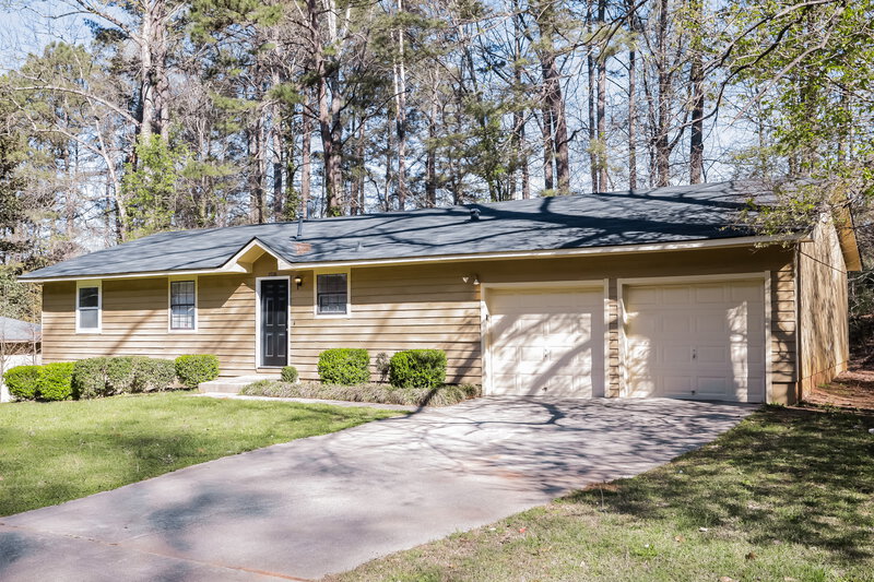 2,150/Mo, 5926 Dart Dr Lithonia, GA 30058 Front View