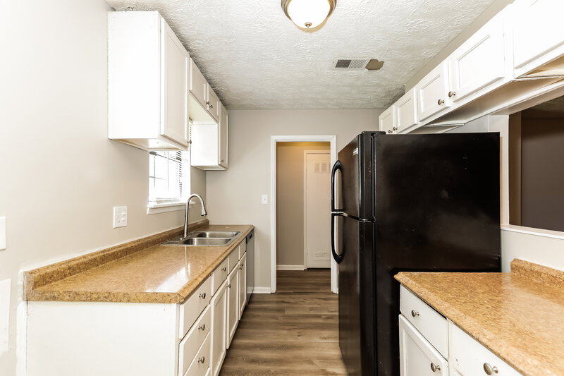 2,150/Mo, 5926 Dart Dr Lithonia, GA 30058 Kitchen View