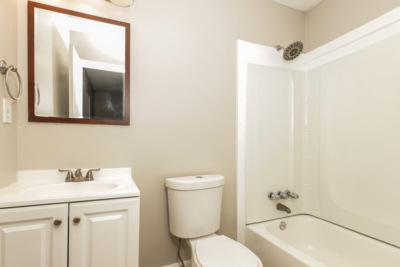 2,150/Mo, 5926 Dart Dr Lithonia, GA 30058 Main Bathroom View