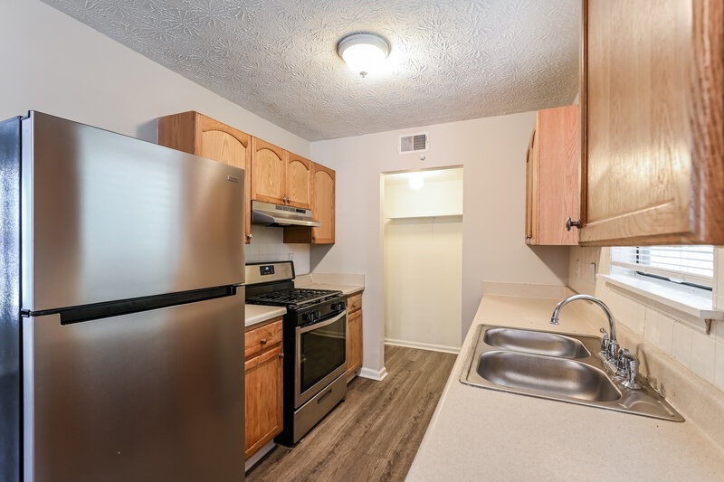 1,645/Mo, 806 Durham Crossing Stone Mountain, GA 30083 Kitchen View