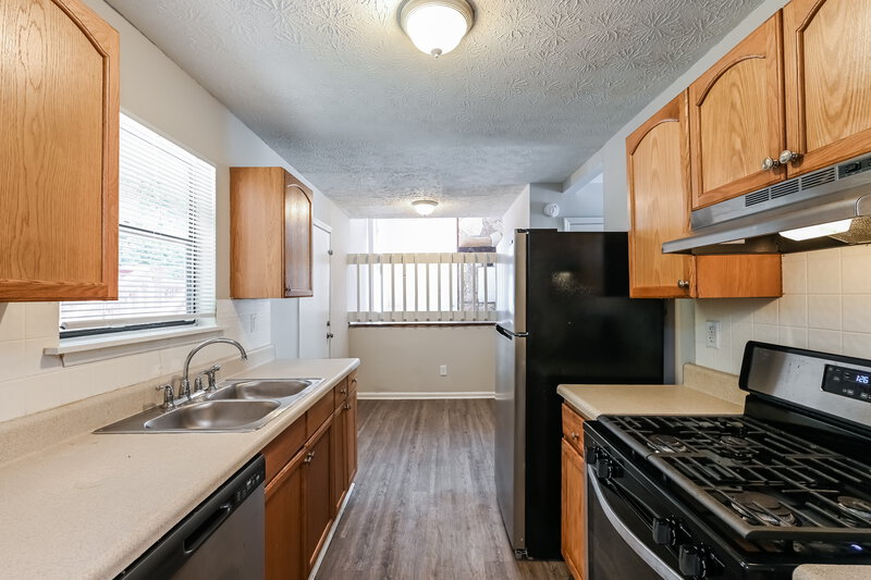 1,645/Mo, 806 Durham Crossing Stone Mountain, GA 30083 Kitchen View 2