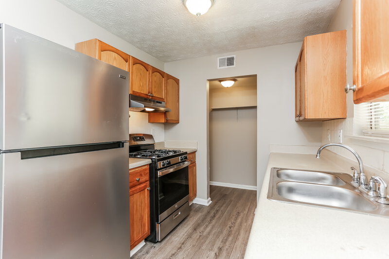 1,755/Mo, 806 Durham Crossing Stone Mountain, GA 30083 Kitchen View