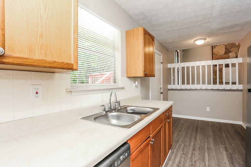 1,755/Mo, 806 Durham Crossing Stone Mountain, GA 30083 Kitchen View 3