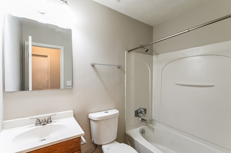1,645/Mo, 806 Durham Crossing Stone Mountain, GA 30083 Bathroom View