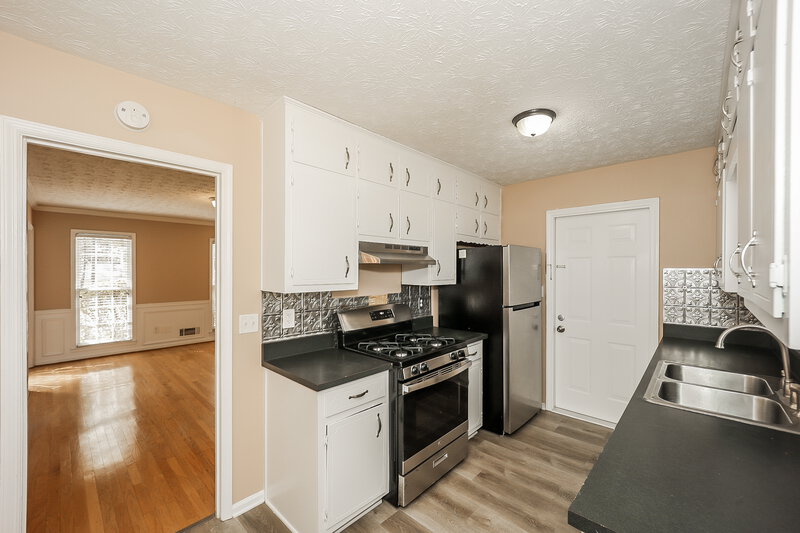 1,950/Mo, 430 Hillsdale Drive Fayetteville, GA 30214 Kitchen View