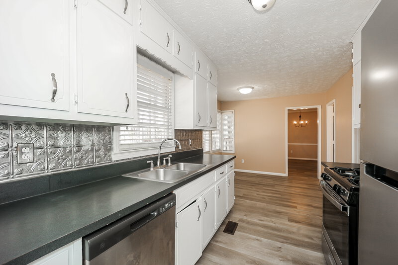 1,950/Mo, 430 Hillsdale Drive Fayetteville, GA 30214 Kitchen View 2
